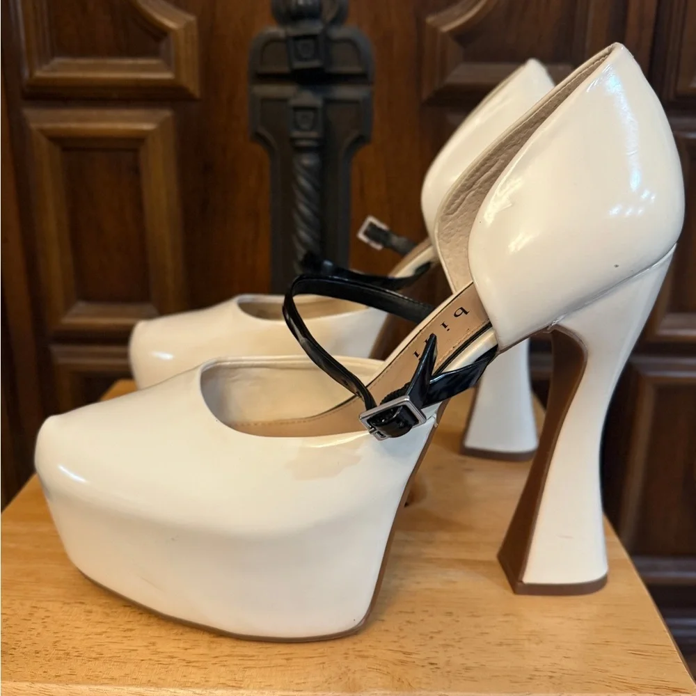 Giani Bernini Cream and Black‎ Platform Heels
